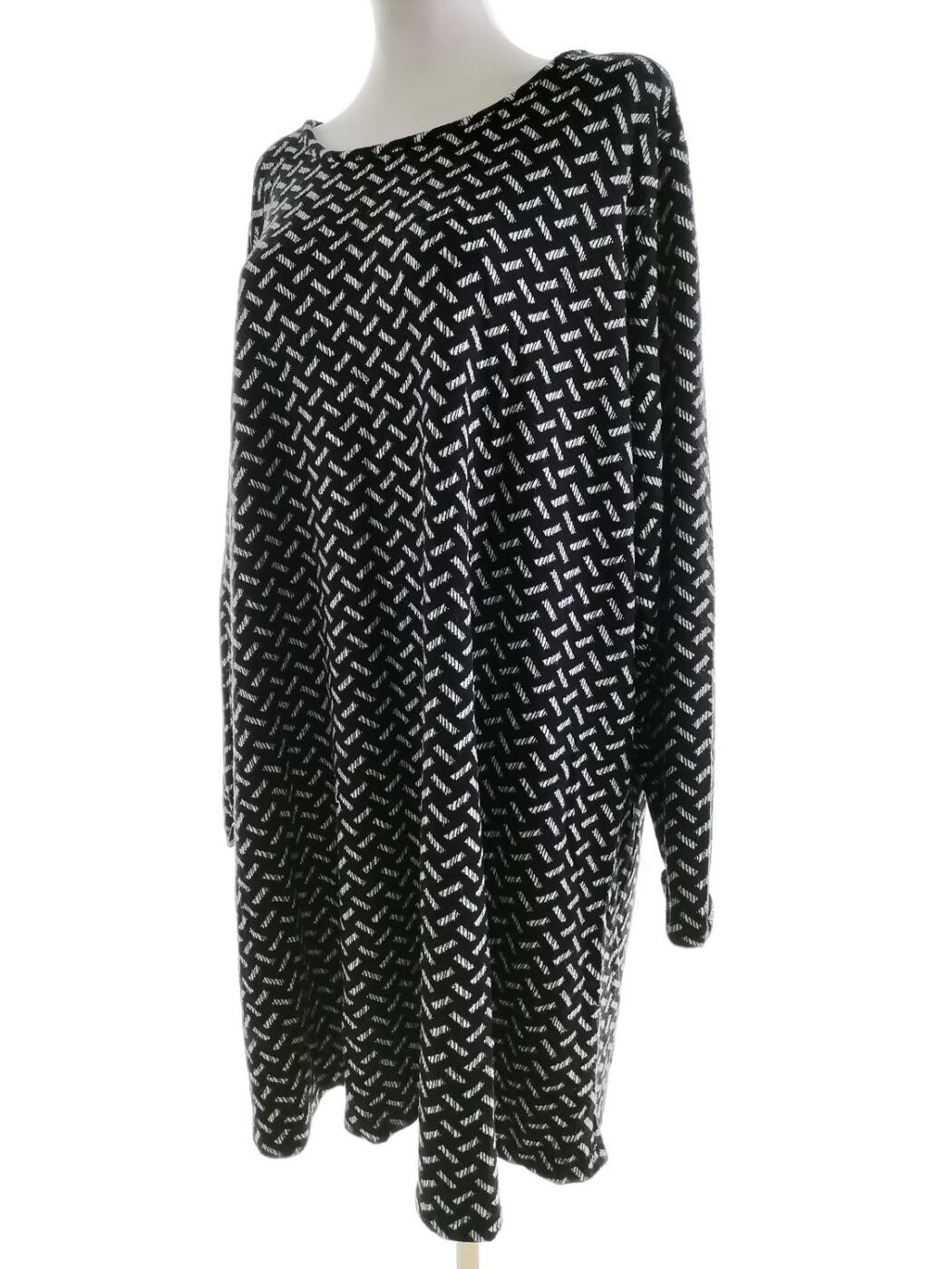 Handberg Rozmiar ONE SIZE Kolor Czarny W łódkę Sukienka Sweterkowa Długi rękaw Do Kolan Materiał Wiskoza Handberg Rozmiar ONE SIZE Kolor Czarny W łódkę Sukienka Sweterkowa Długi rękaw Do Kolan Materiał Wiskoza