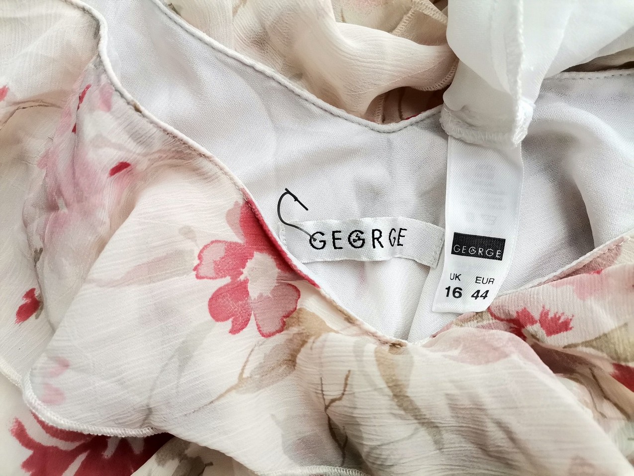 George Rozmiar 16 (44) Kolor Kremowy W serek Sukienka Maxi Bezrękawnik Długa George Rozmiar 16 (44) Kolor Kremowy W serek Sukienka Maxi Bezrękawnik Długa