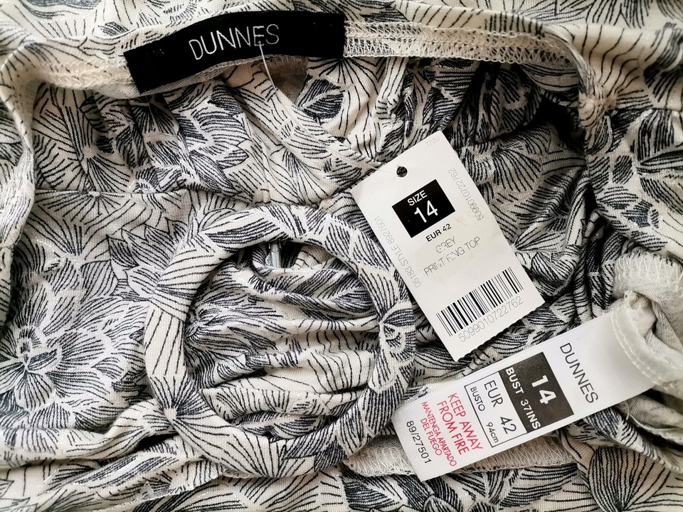 IMG_20210118_120041.jpg Dunnes Rozmiar 14 (42) Kolor Granatowy W serek Bluzka Bezrękawnik Materiał Wiskoza 100%