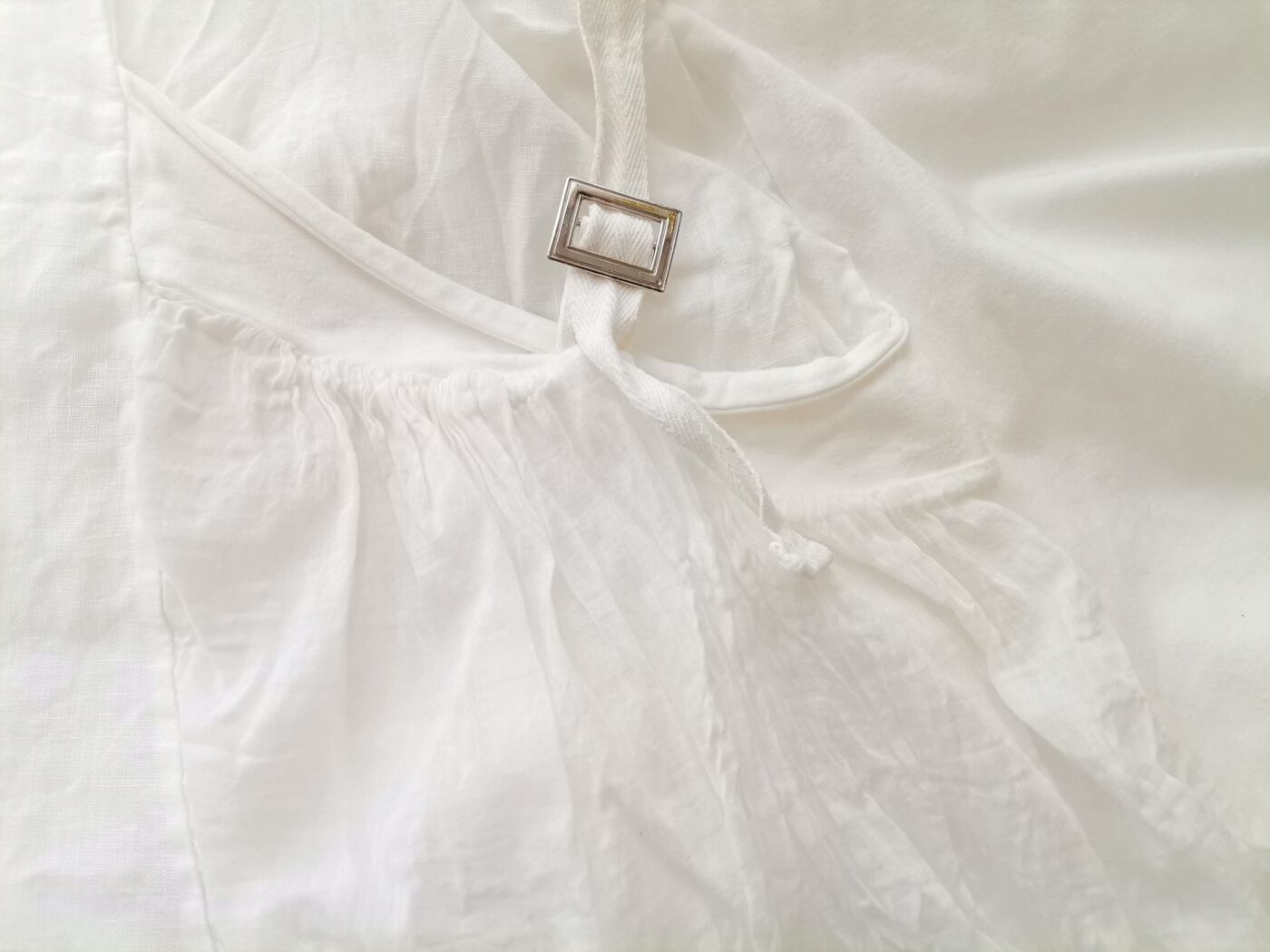 Vintage Rozmiar 42-44 Kolor Biały Okrągły dekolt Sukienka Sheath Bezrękawnik Midi Vintage Rozmiar 42-44 Kolor Biały Okrągły dekolt Sukienka Sheath Bezrękawnik Midi