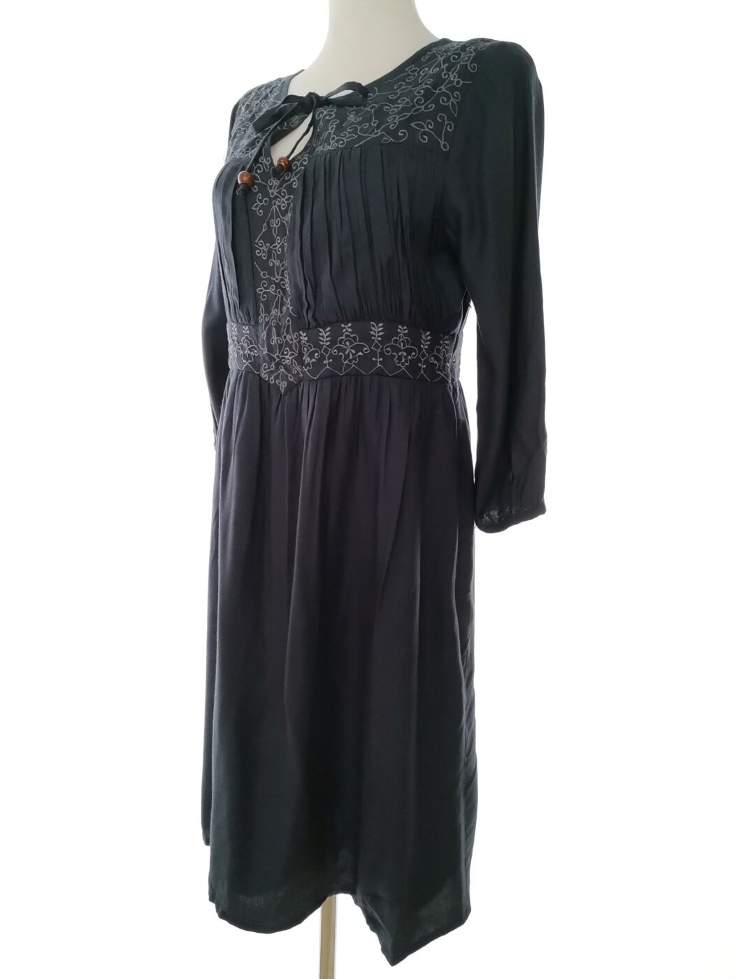 Tonala Rozmiar L Kolor Granatowy Okrągły dekolt Sukienka Sheath Rękaw 3/4 Midi Materiał Wiskoza 100% Tonala Rozmiar L Kolor Granatowy Okrągły dekolt Sukienka Sheath Rękaw 3/4 Midi Materiał Wiskoza 100%