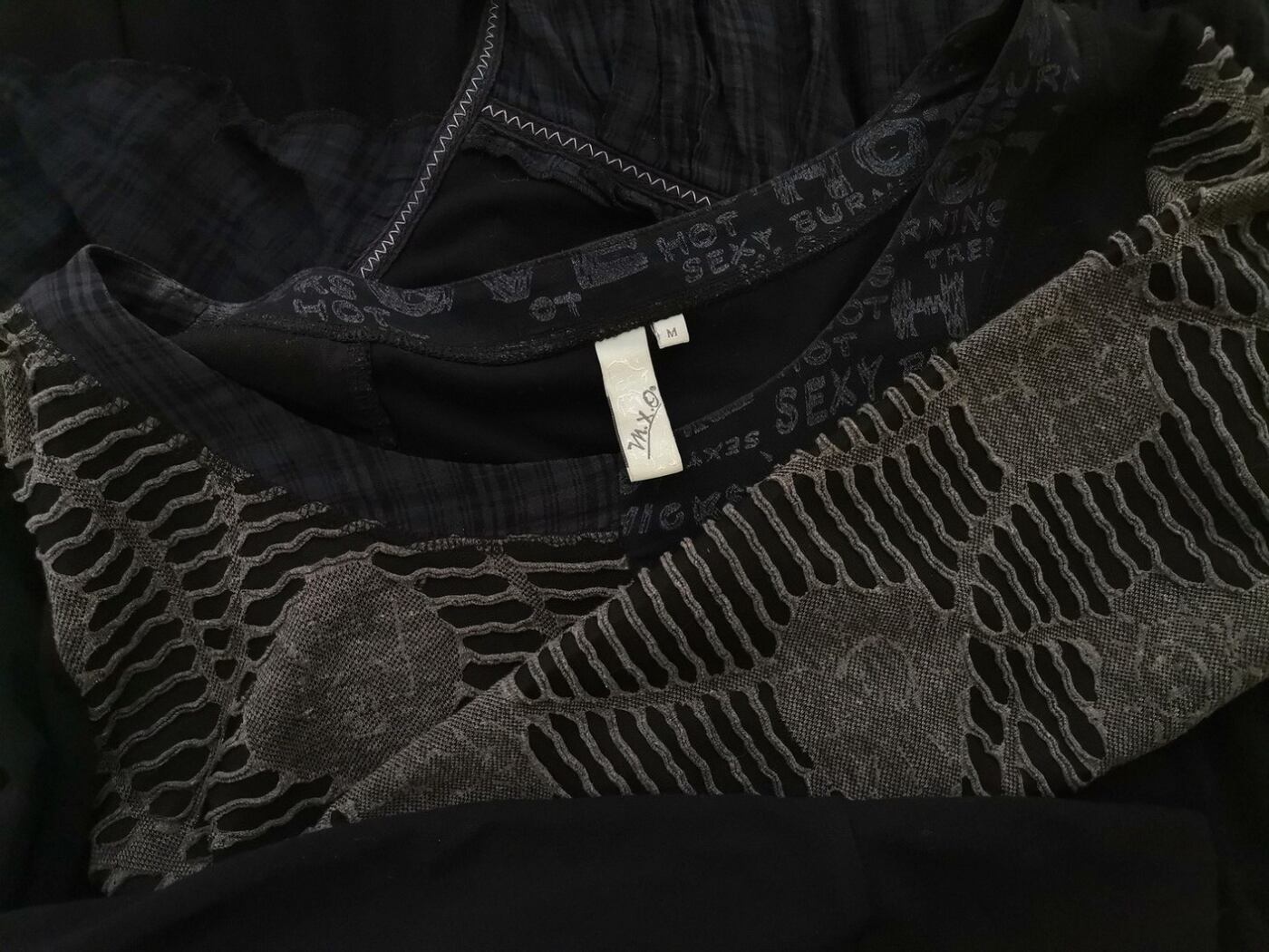 M.X.O Rozmiar M Kolor Czarny W łódkę Tunika Bluzka Długi rękaw Materiał Bawełna M.X.O Rozmiar M Kolor Czarny W łódkę Tunika Bluzka Długi rękaw Materiał Bawełna