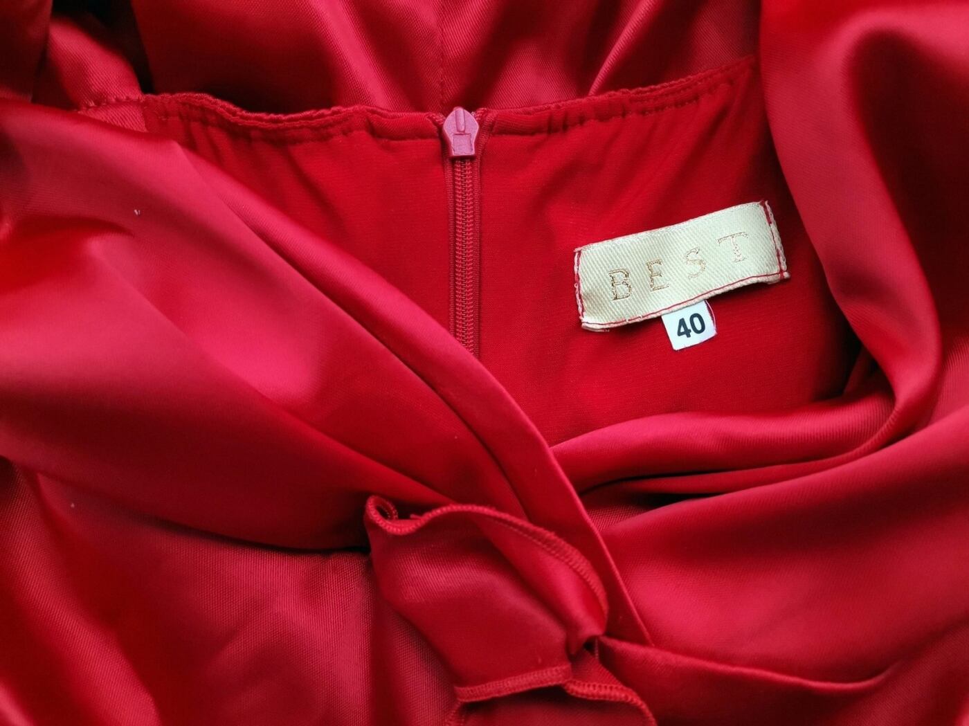Vintage Rozmiar 40 Kolor Czerwony Odkryte Ramiona Suknia Balowa Sukienka Wieczorowa Bezrękawnik Midi Vintage Rozmiar 40 Kolor Czerwony Odkryte Ramiona Suknia Balowa Sukienka Wieczorowa Bezrękawnik Midi