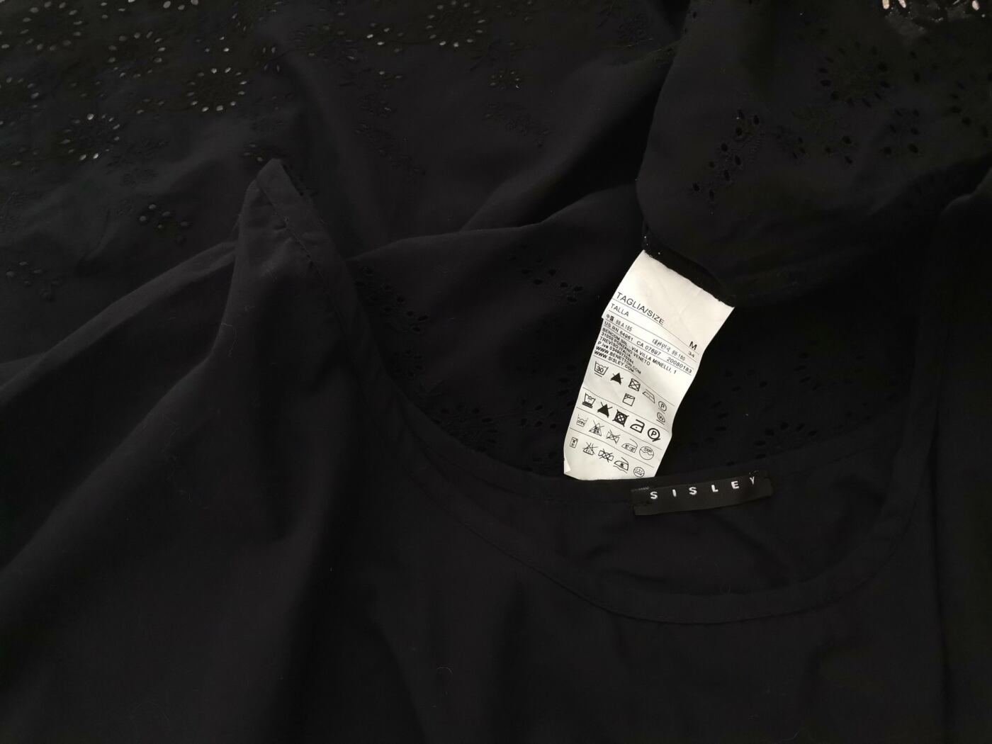 Sisley Rozmiar M Kolor Czarny Dekolt U Tunika Bluzka Krótki rękaw Materiał Bawełna 100% Sisley Rozmiar M Kolor Czarny Dekolt U Tunika Bluzka Krótki rękaw Materiał Bawełna 100%