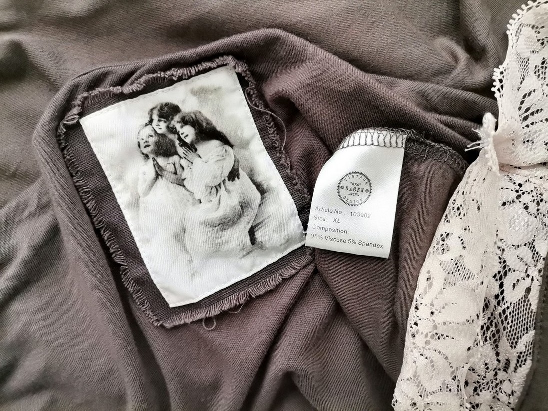 VINTAGE SAGEN Rozmiar XL Kolor Szary Dekolt U Sukienka Prostokątna Długi rękaw Do Kolan Materiał Wiskoza VINTAGE SAGEN Rozmiar XL Kolor Szary Dekolt U Sukienka Prostokątna Długi rękaw Do Kolan Materiał Wiskoza