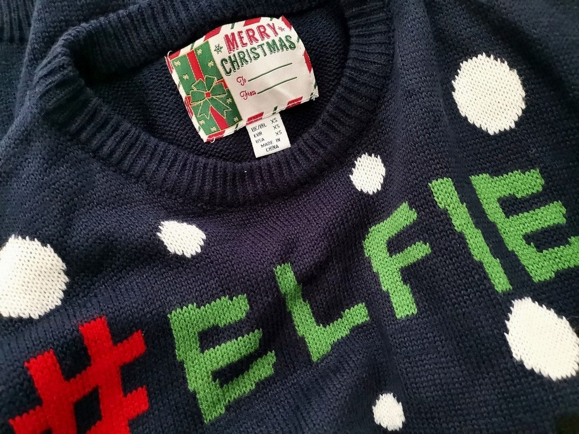 IMG_20210127_123653.jpg Merry Christmas Rozmiar XS Kolor Granatowy Crew Neck Sweter Świąteczny Gwiazdka Długi rękaw Materiał Akryl 100% Cienka dzianina