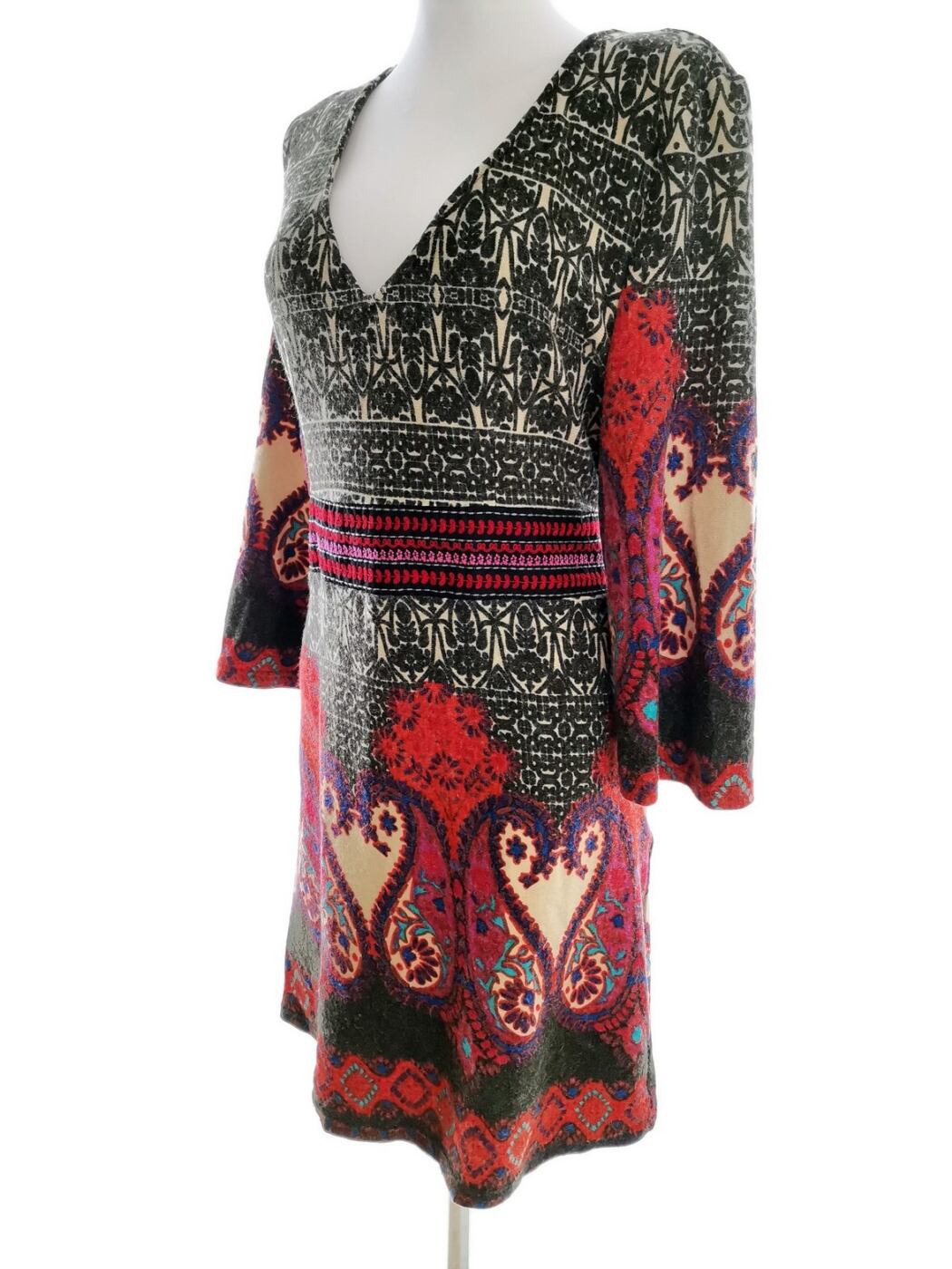 Dunnes Rozmiar 14 (42) Kolor Kolorowa W serek Sukienka Sweterkowa Długi rękaw Do Kolan Materiał Akryl Dunnes Rozmiar 14 (42) Kolor Kolorowa W serek Sukienka Sweterkowa Długi rękaw Do Kolan Materiał Akryl