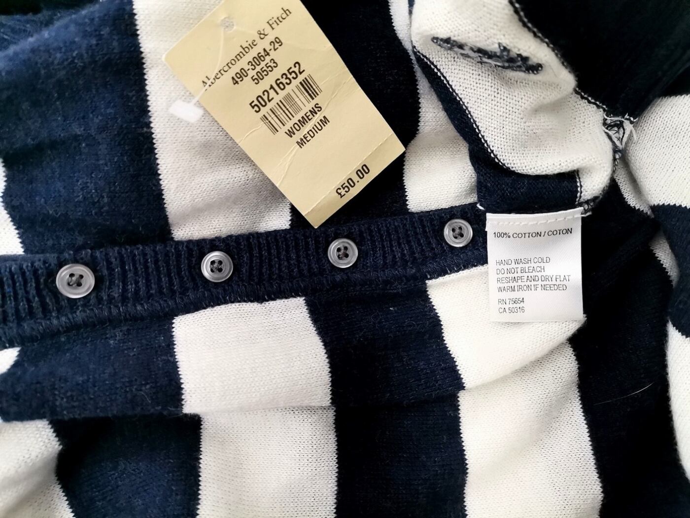IMG_20210128_112336.jpg ABERCROMBIE & FITCH Rozmiar M Kolor Granatowy Pasy Dekolt U Sweter Rękaw 3/4 Materiał Bawełna 100% Cienka dzianina