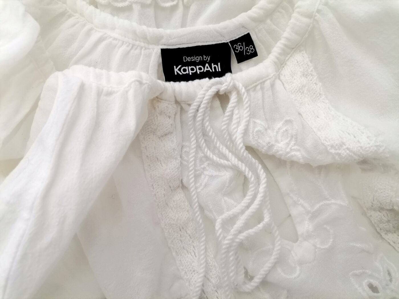 IMG_20210128_115353.jpg Kappahl Rozmiar 36-38 Kolor Biały Keyhole Crew Neck Bluzka Rękaw 3/4 Materiał Bawełna 100%