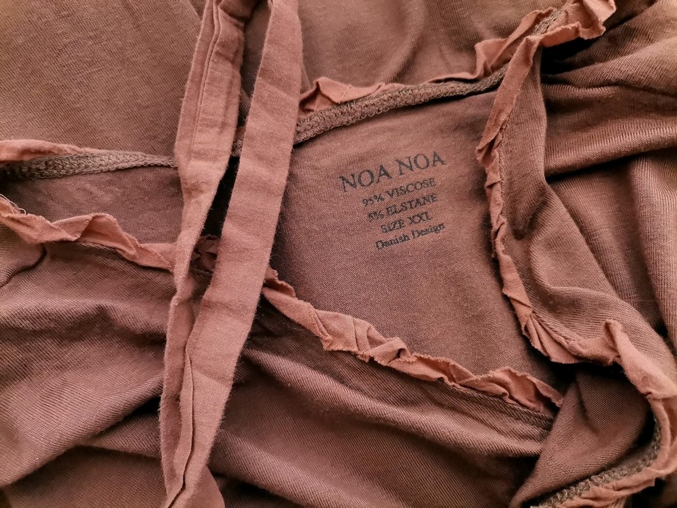 Noa noa Rozmiar XXL Kolor Brązowy W serek Sukienka Zawijana Krótki rękaw Midi Materiał Wiskoza Noa noa Rozmiar XXL Kolor Brązowy W serek Sukienka Zawijana Krótki rękaw Midi Materiał Wiskoza