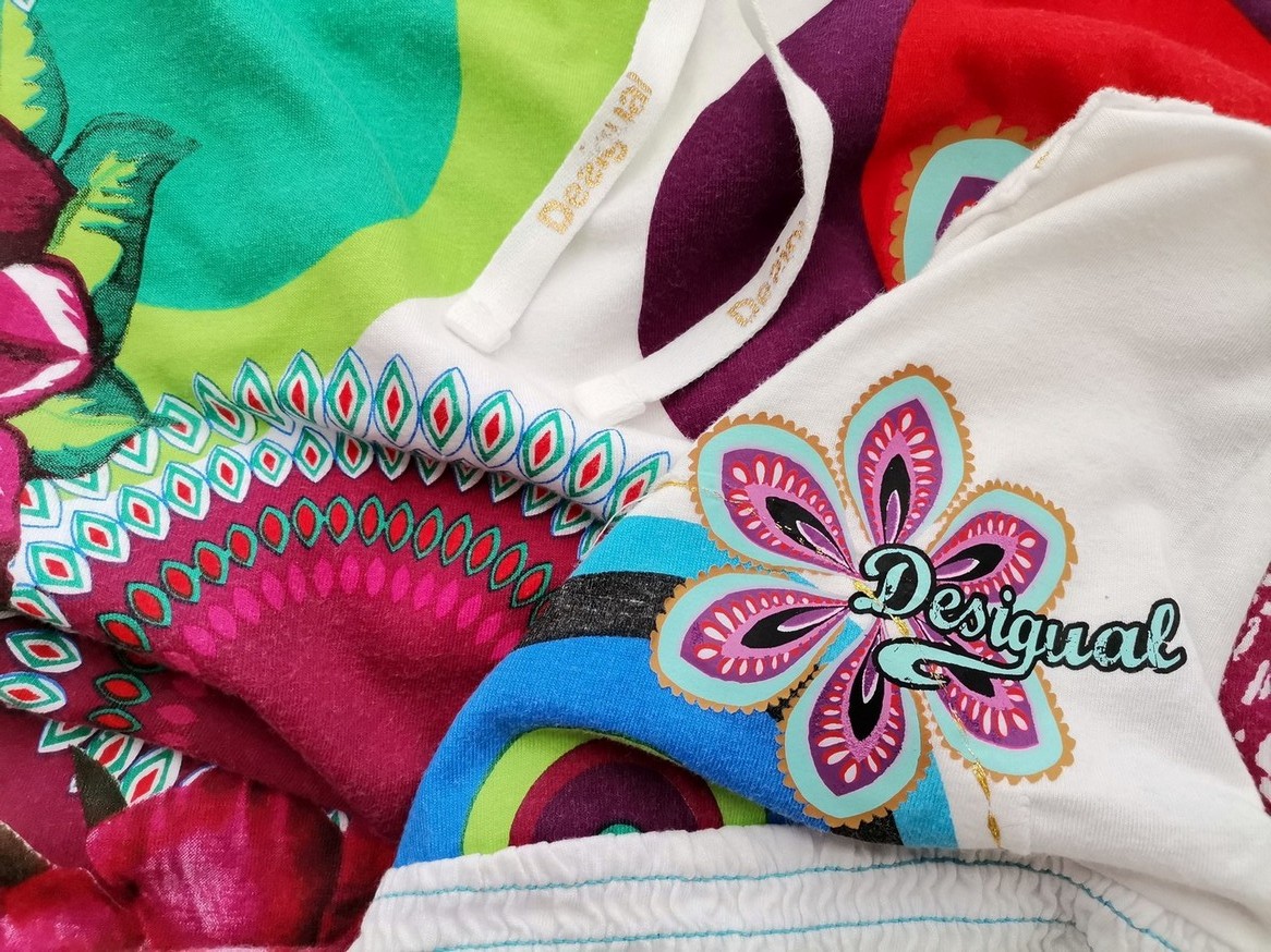 IMG_20210210_135337.jpg DESIGUAL Rozmiar M Kolor Kolorowa Okrągły dekolt Bluzka Krótki rękaw