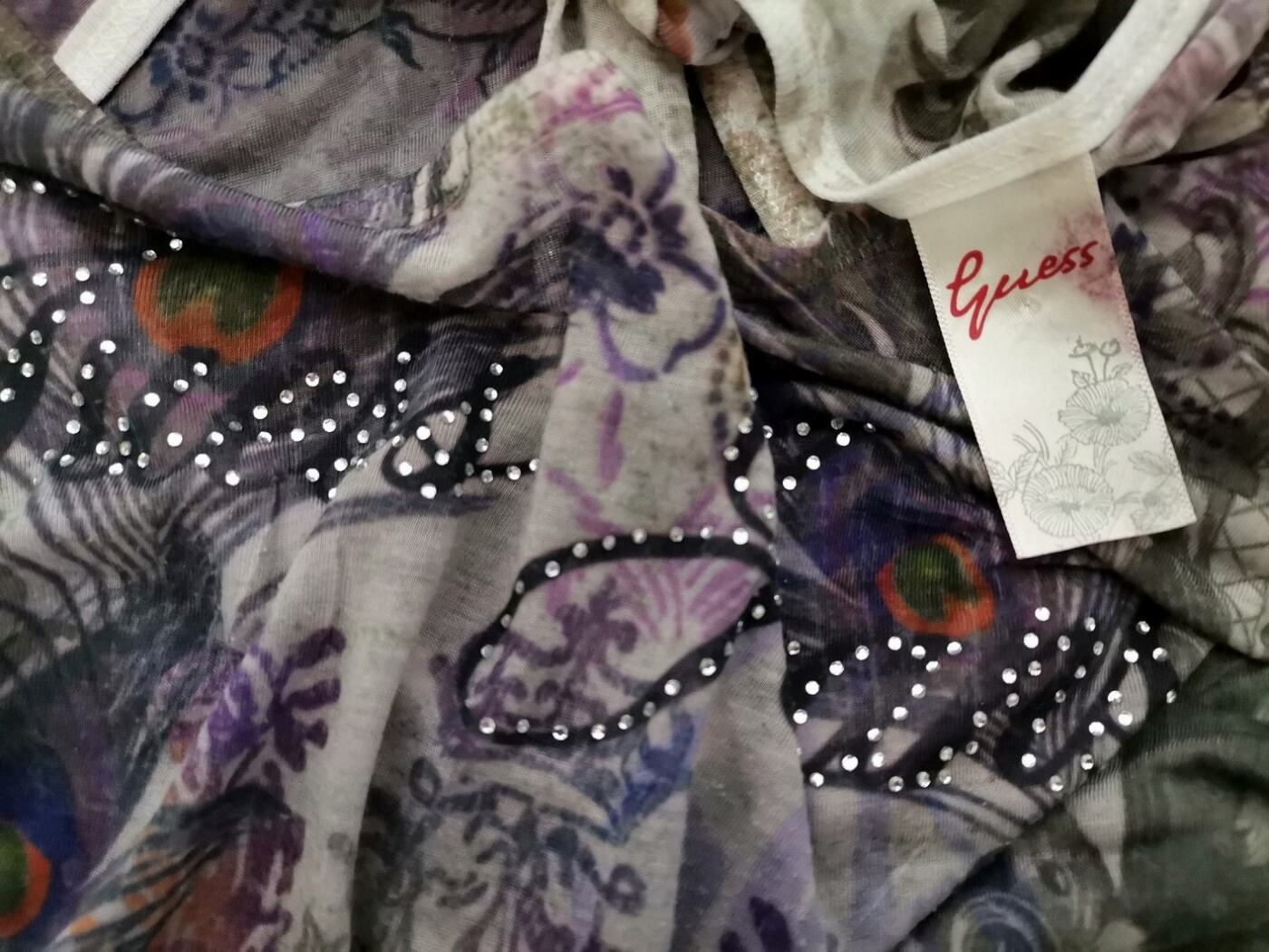 IMG_20210212_134115.jpg Guess jeans Rozmiar M Kolor Fioletowy Roślinny Liście Dekolt U Bluzka Długi rękaw Materiał Bawełna