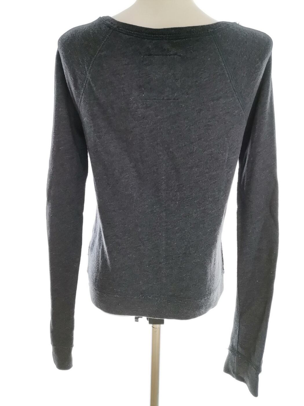 IMG_20210215_120531.jpg Hollister Rozmiar XS Kolor Granatowy Okrągły dekolt Sweter Długi rękaw Materiał Bawełna