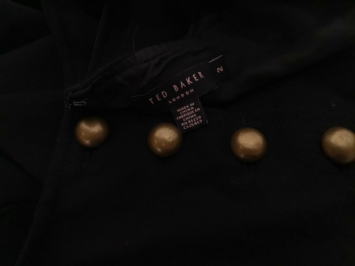 Ted Baker Rozmiar 2 (38) Kolor Czarny Kwadratowy dekolt Sukienka Prostokątna Bezrękawnik Midi Materiał Wełna 100% Ted Baker Rozmiar 2 (38) Kolor Czarny Kwadratowy dekolt Sukienka Prostokątna Bezrękawnik Midi Materiał Wełna 100%