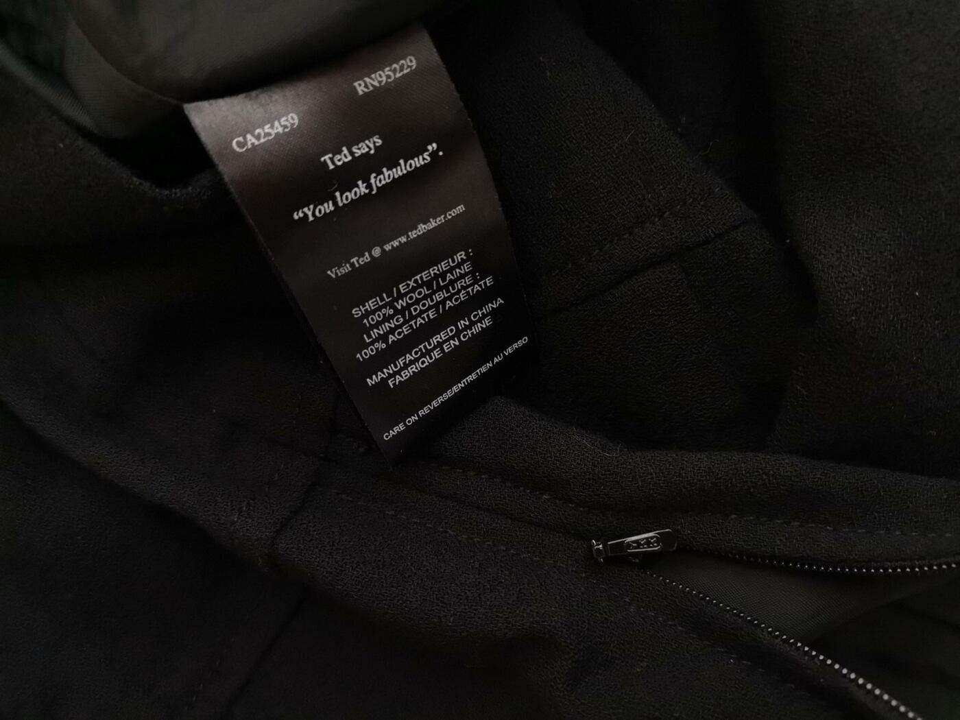Ted Baker Rozmiar 2 (38) Kolor Czarny Kwadratowy dekolt Sukienka Prostokątna Bezrękawnik Midi Materiał Wełna 100% Ted Baker Rozmiar 2 (38) Kolor Czarny Kwadratowy dekolt Sukienka Prostokątna Bezrękawnik Midi Materiał Wełna 100%
