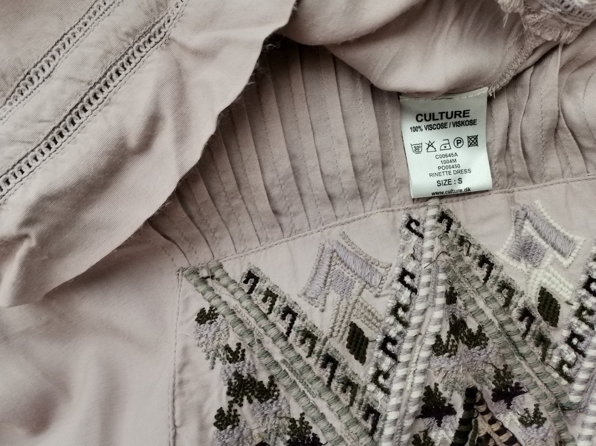 Culture Rozmiar S Kolor Pudrowy Róż Keyhole Crew Neck Sukienka Prostokątna Rękaw 3/4 Midi Materiał Wiskoza 100%