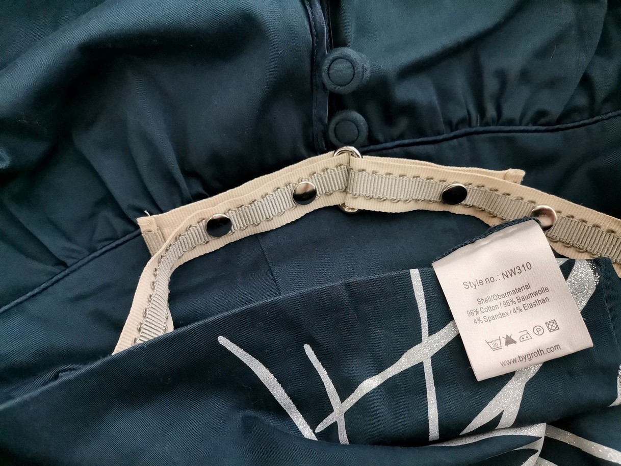 BY GROTH Rozmiar S Kolor Turkusowy Kołnierz Sukienka A-Line Rękaw 3/4 Midi Materiał Bawełna BY GROTH Rozmiar S Kolor Turkusowy Kołnierz Sukienka A-Line Rękaw 3/4 Midi Materiał Bawełna