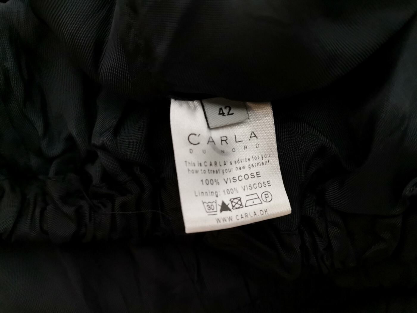 CARLA DU NORD Rozmiar 42 Kolor Czarny Kwadratowy dekolt Sukienka A-Line Krótki rękaw Do Kolan Materiał Wiskoza 100% CARLA DU NORD Rozmiar 42 Kolor Czarny Kwadratowy dekolt Sukienka A-Line Krótki rękaw Do Kolan Materiał Wiskoza 100%
