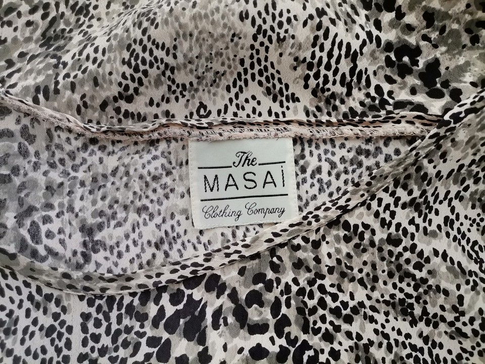 The Masai Rozmiar 38-40 Kolor Szary Okrągły dekolt Sukienka Prostokątna Bezrękawnik Midi The Masai Rozmiar 38-40 Kolor Szary Okrągły dekolt Sukienka Prostokątna Bezrękawnik Midi