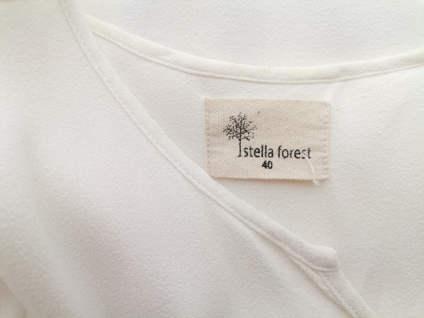 IMG_20210304_132546.jpg STELLA FOREST Rozmiar 40 Kolor Kremowy Split Crew Neck Bluzka Długi rękaw Materiał Rayon