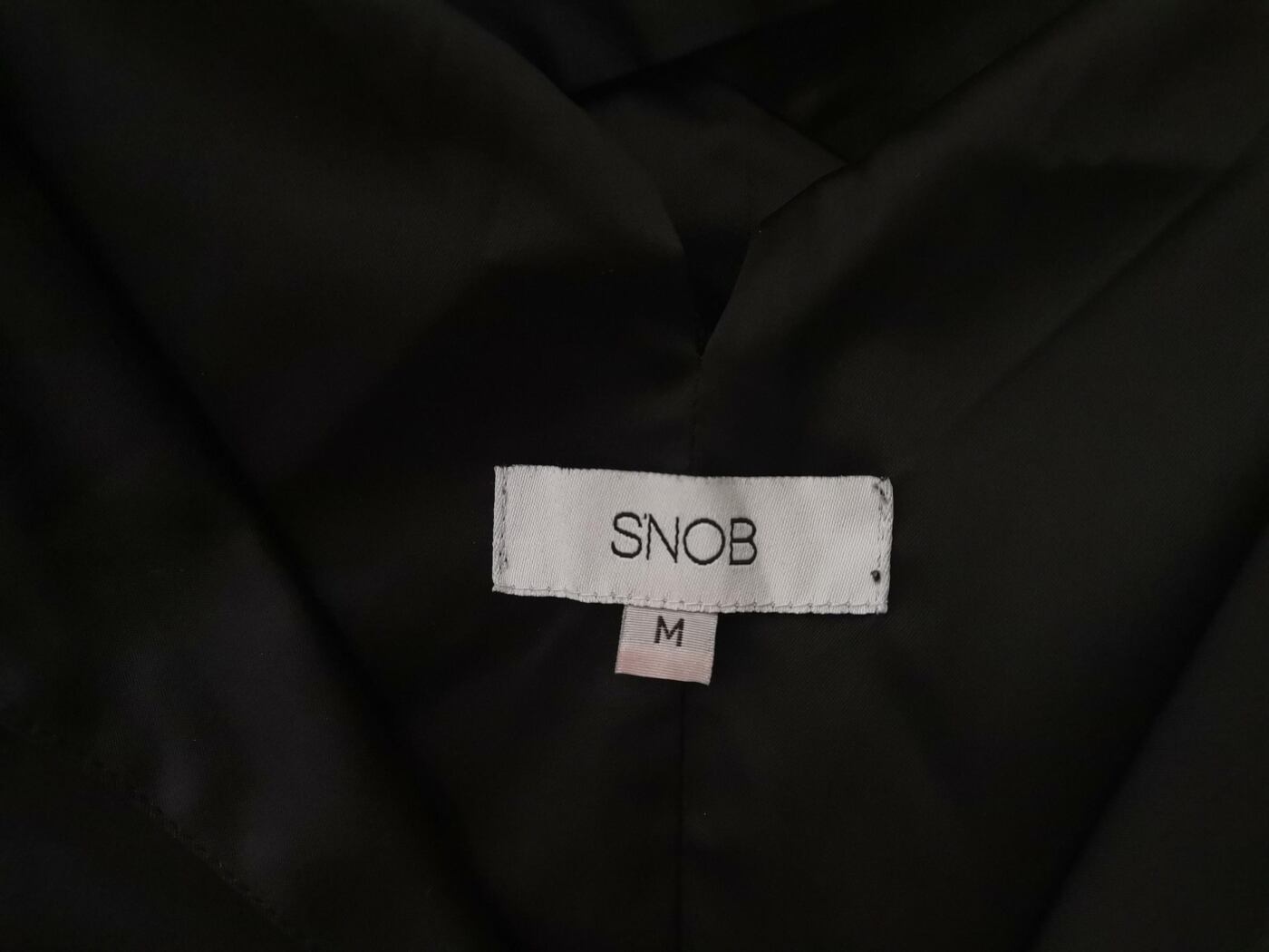 Snob Rozmiar M Kolor Czarny W serek Sukienka Prostokątna Bezrękawnik Do Kolan Snob Rozmiar M Kolor Czarny W serek Sukienka Prostokątna Bezrękawnik Do Kolan