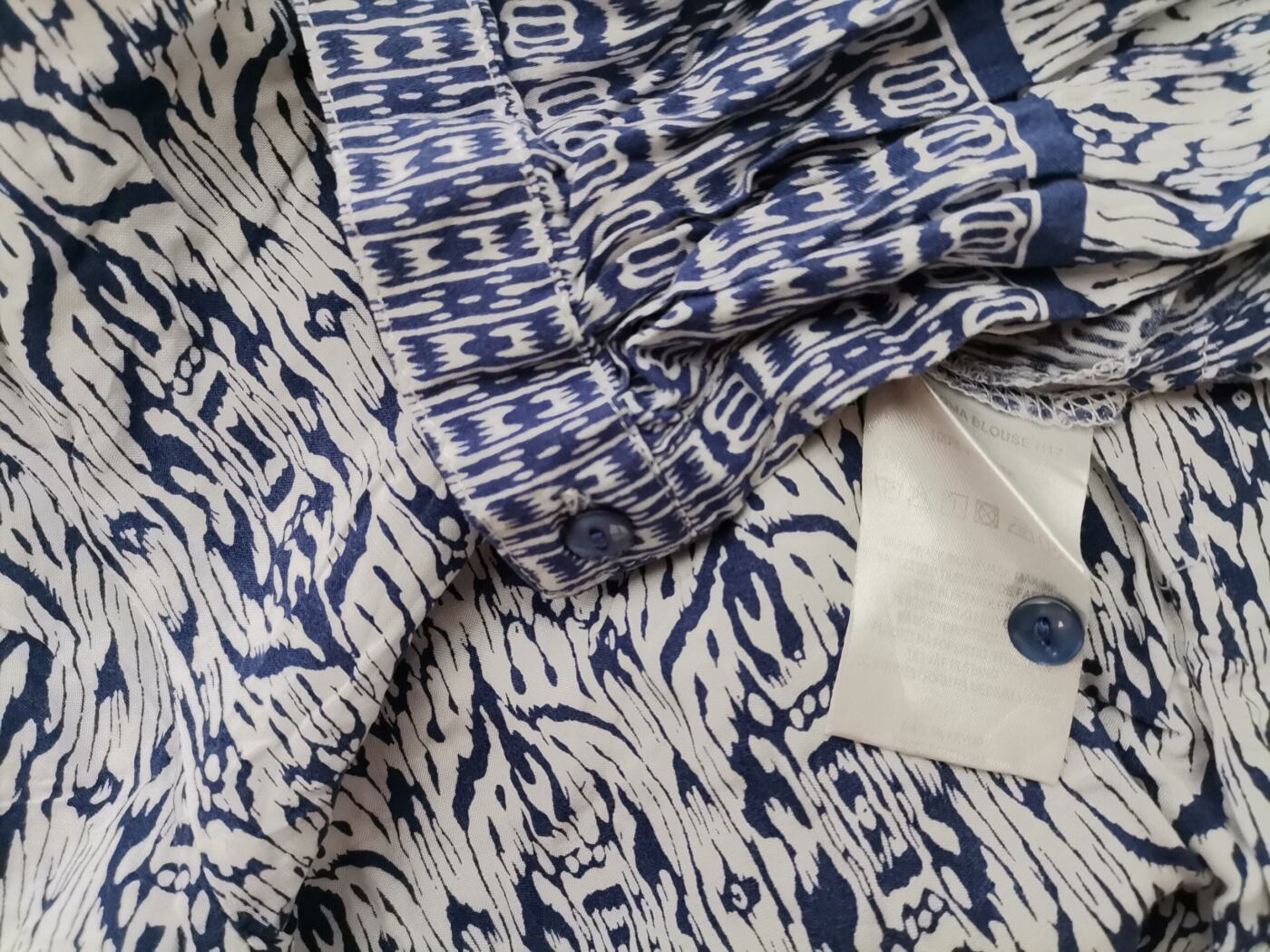 Marie Philippe Rozmiar 42 Kolor Granatowy Damask Paisley W serek Tunika Bluzka Długi rękaw Materiał Wiskoza 100% Marie Philippe Rozmiar 42 Kolor Granatowy Damask Paisley W serek Tunika Bluzka Długi rękaw Materiał Wiskoza 100%
