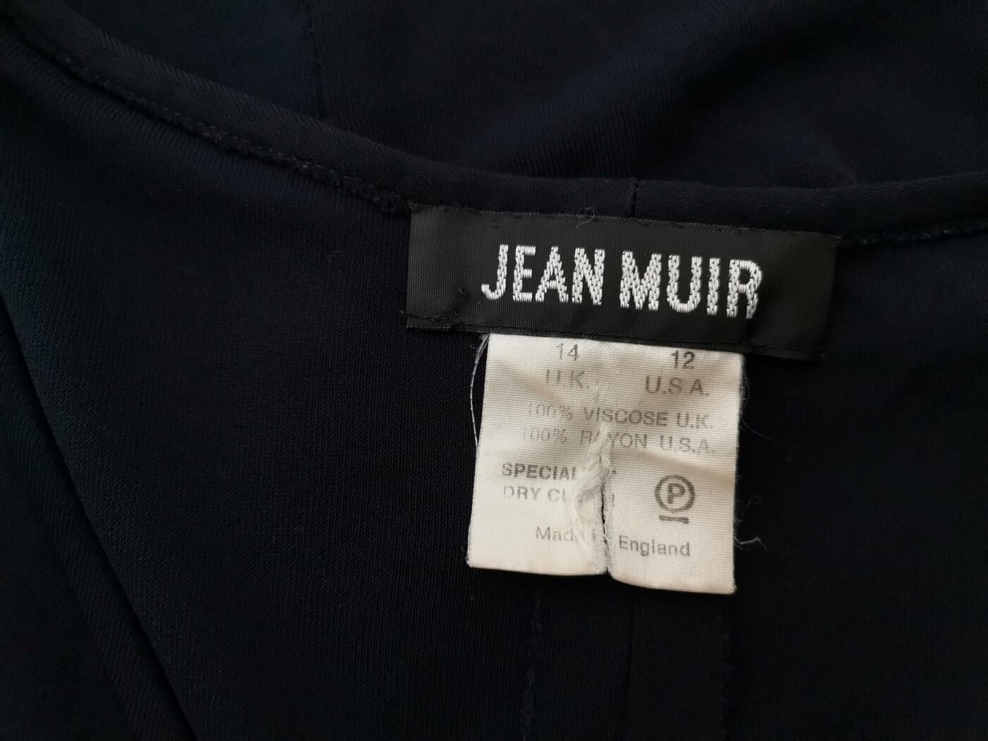 IMG_20210310_121018.jpg Jean Muir Rozmiar 14 (42) Kolor Granatowy Okrągły dekolt Bluzka Bezrękawnik Materiał Wiskoza 100%