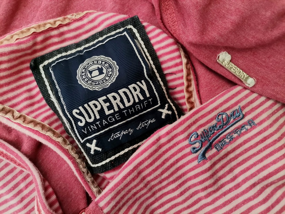 Superdry Rozmiar 38 Kolor Różowy Pasy Okrągły dekolt Sukienka A-Line Bezrękawnik Do Kolan Materiał Bawełna Superdry Rozmiar 38 Kolor Różowy Pasy Okrągły dekolt Sukienka A-Line Bezrękawnik Do Kolan Materiał Bawełna
