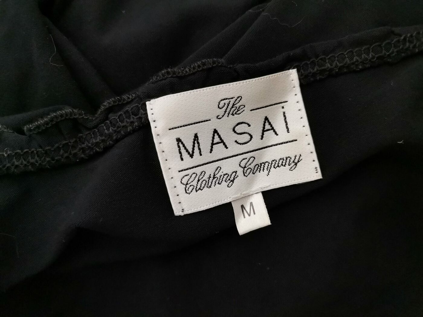 The Masai Rozmiar M Kolor Czarny Okrągły dekolt Sukienka A-Line Bezrękawnik Do Kolan Materiał Wiskoza The Masai Rozmiar M Kolor Czarny Okrągły dekolt Sukienka A-Line Bezrękawnik Do Kolan Materiał Wiskoza