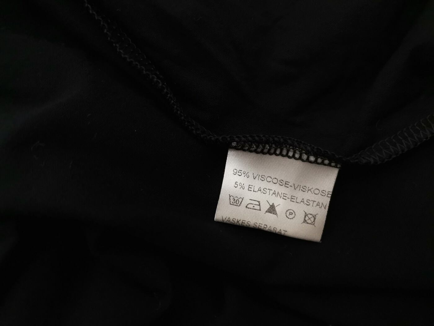 The Masai Rozmiar M Kolor Czarny Okrągły dekolt Sukienka A-Line Bezrękawnik Do Kolan Materiał Wiskoza The Masai Rozmiar M Kolor Czarny Okrągły dekolt Sukienka A-Line Bezrękawnik Do Kolan Materiał Wiskoza