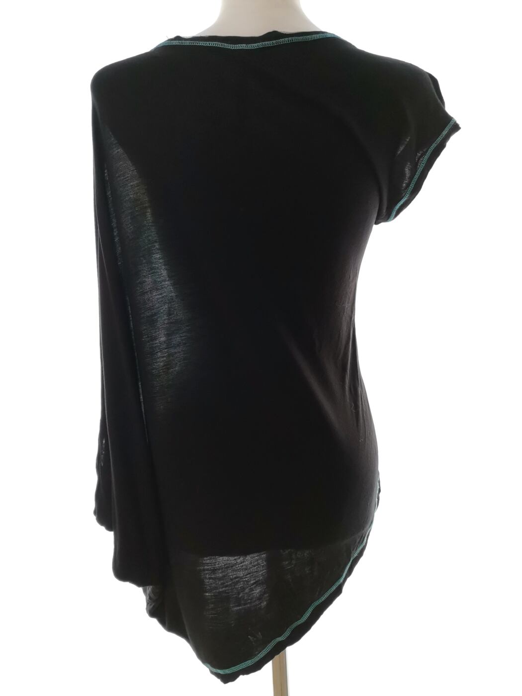 IMG_20210311_133400.jpg Karen MILLEN Rozmiar 10 (38) Kolor Czarny Okrągły dekolt Bluzka Rękaw 3/4 Materiał Wiskoza 100%
