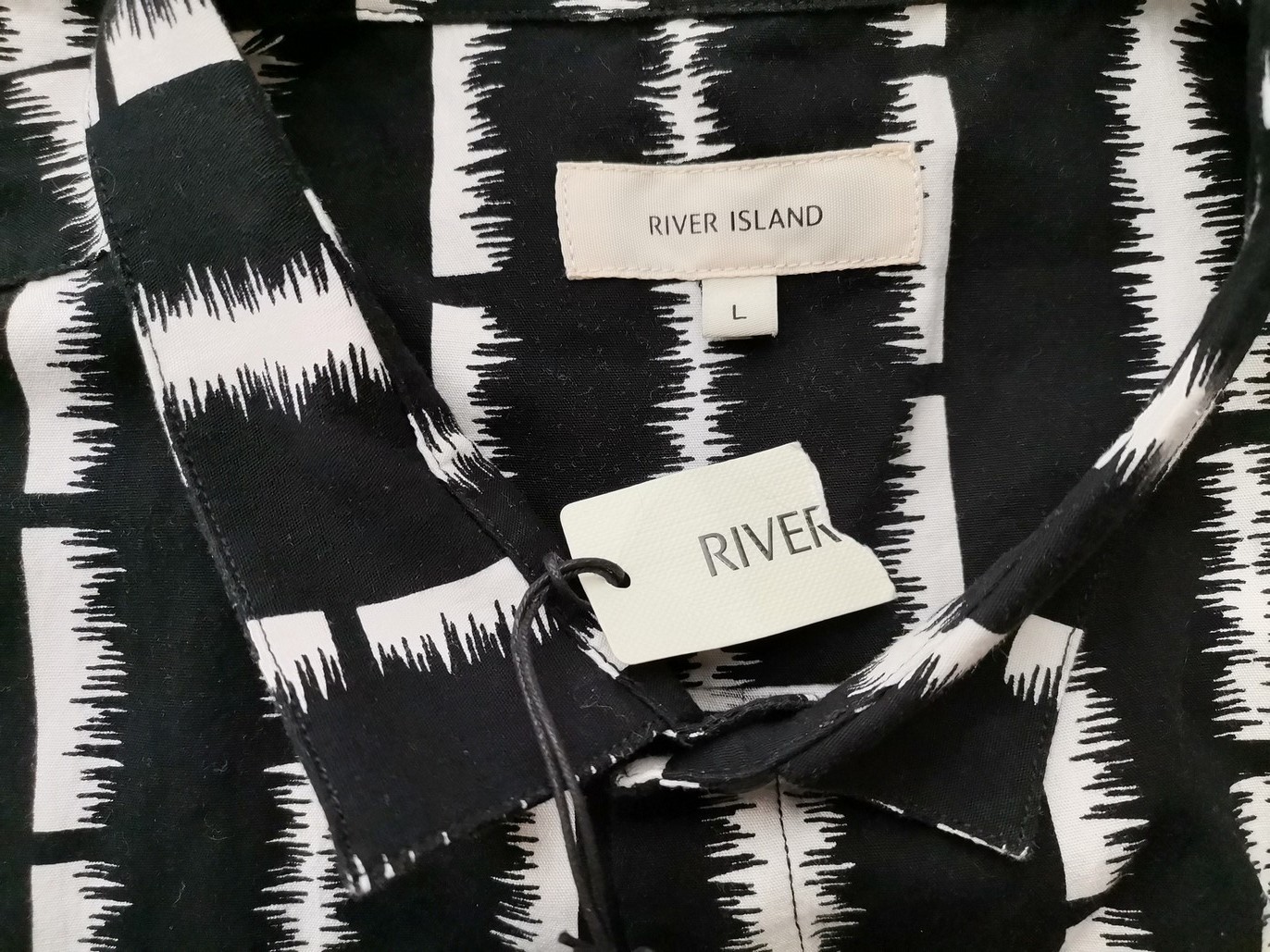 River island Rozmiar L Kolor Czarny Pasy Kołnierz Męska Koszula Casual Krótki rękaw Materiał Bawełna 100%