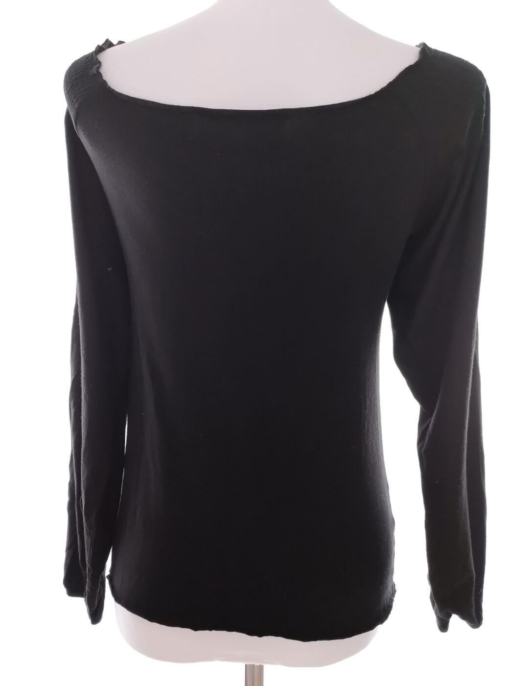 IMG_20210318_152450.jpg Marwin Rozmiar M Kolor Czarny Keyhole Crew Neck Bluzka Długi rękaw Materiał Wiskoza
