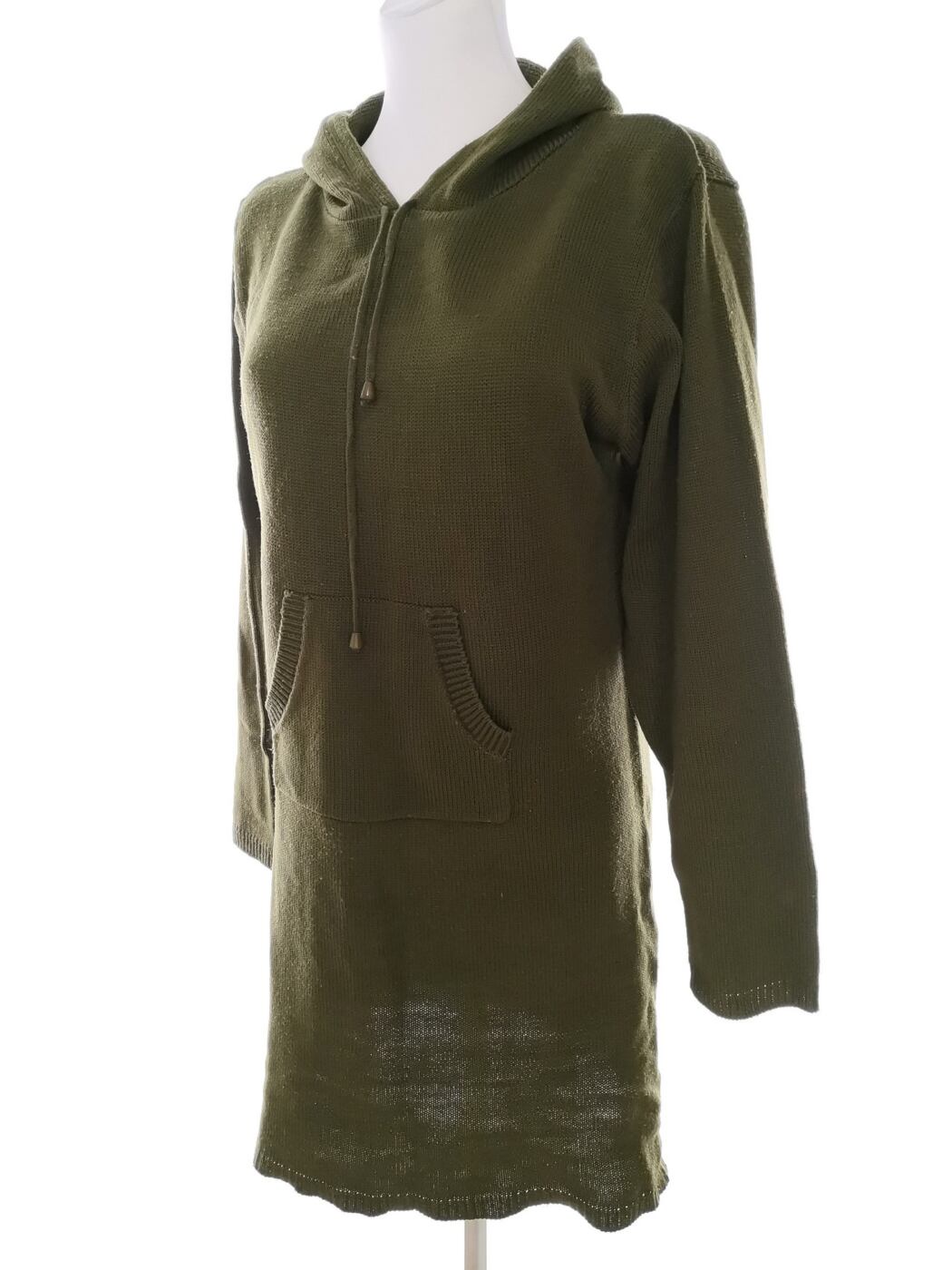 B Vintage Rozmiar 40 Kolor Khaki Drapowany dekolt Sukienka Sweterkowa Długi rękaw Do Kolan Materiał Akryl 100% B Vintage Rozmiar 40 Kolor Khaki Drapowany dekolt Sukienka Sweterkowa Długi rękaw Do Kolan Materiał Akryl 100%