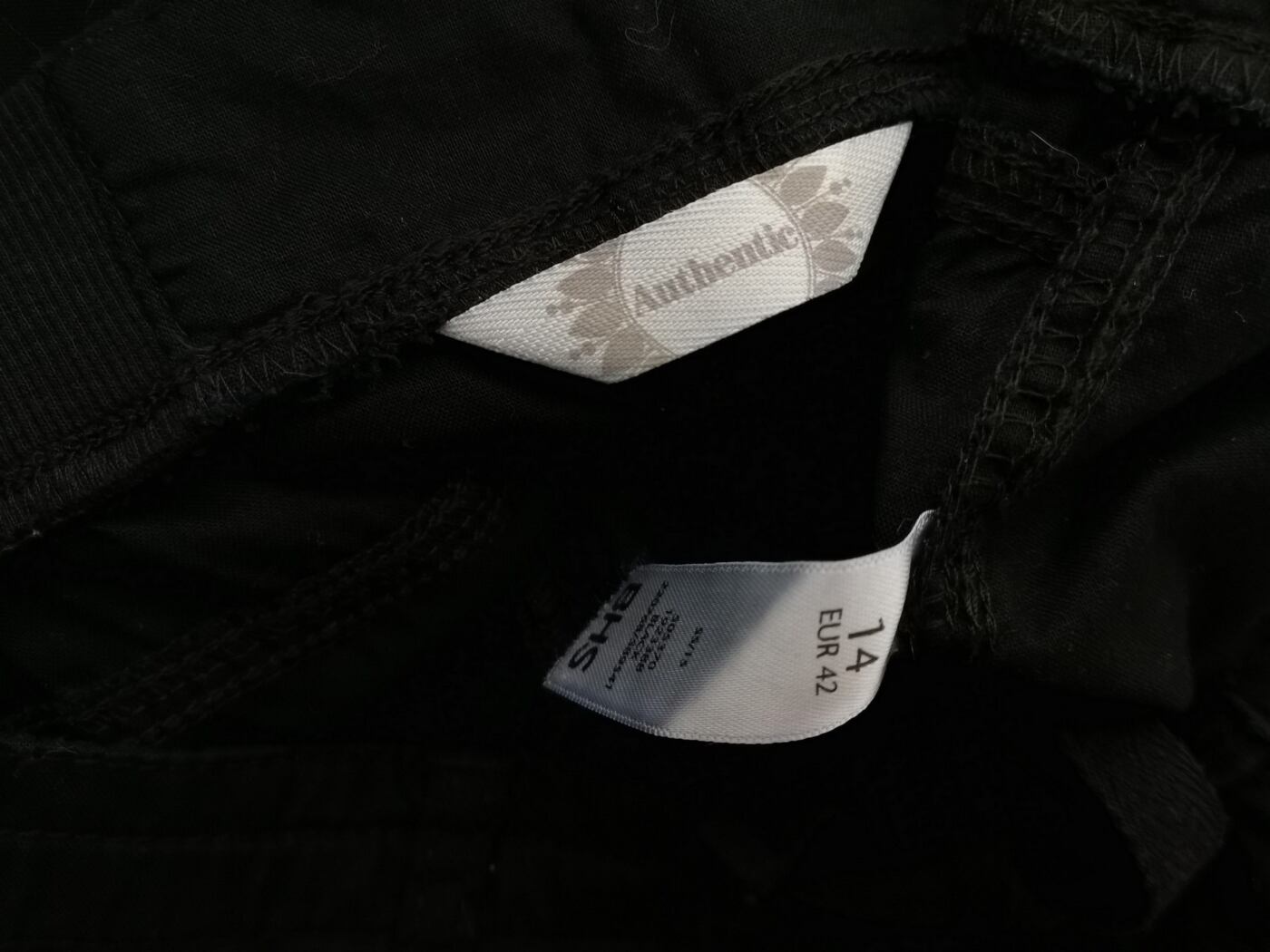 IMG_20210319_144635.jpg AUTHENTIC Rozmiar 14 (42) Kolor Czarny Spodnie Casual Materiał Bawełna 100%
