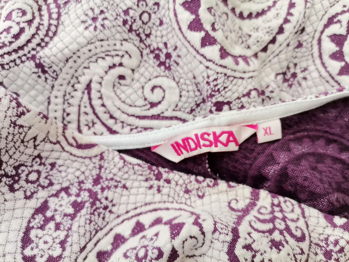 Indiska Rozmiar XL Kolor Kremowy W serek Sukienka Prostokątna Krótki rękaw Do Kolan Indiska Rozmiar XL Kolor Kremowy W serek Sukienka Prostokątna Krótki rękaw Do Kolan