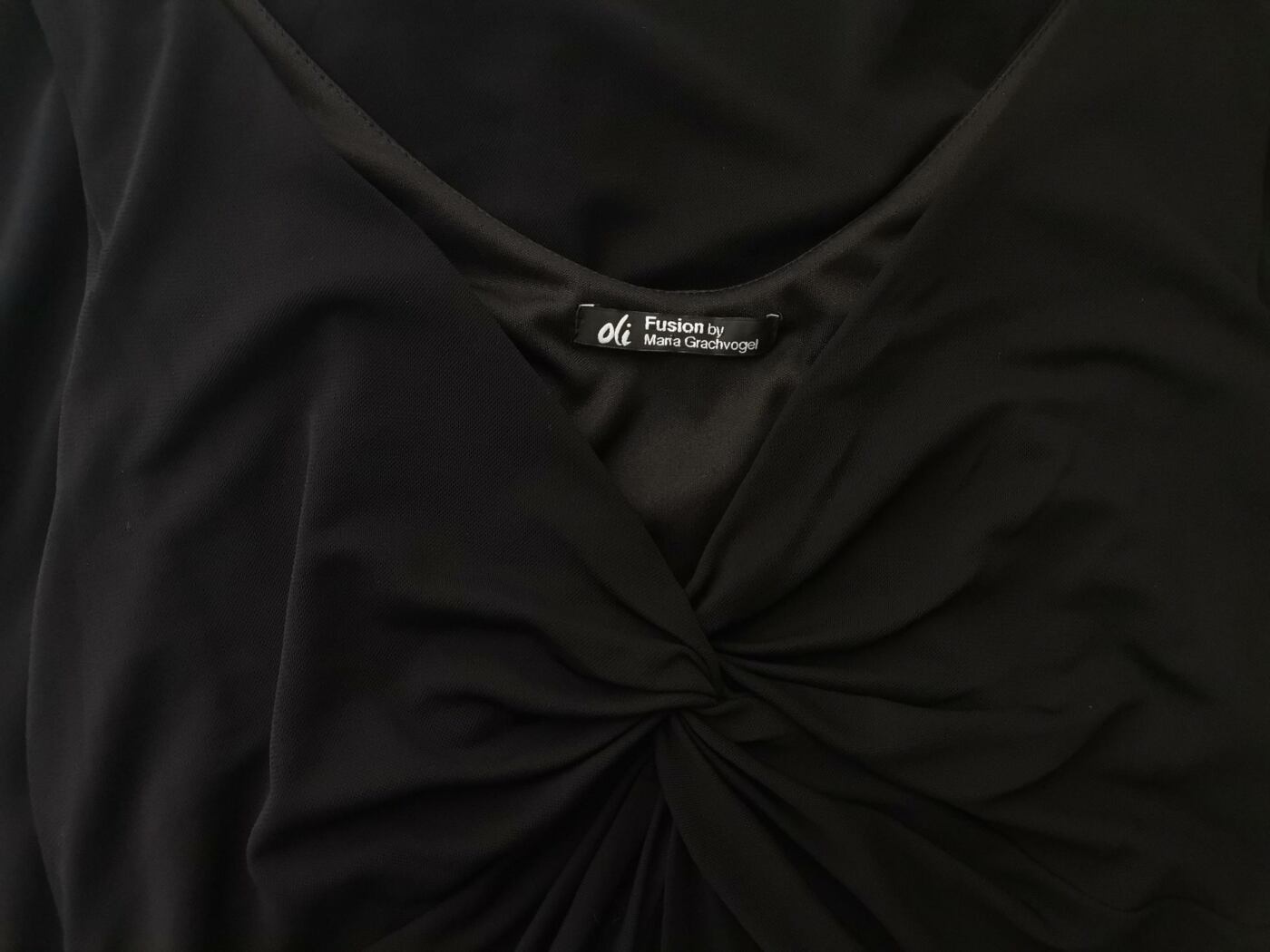 Maria Grachvogel designer Rozmiar 10 (36) Kolor Czarny W serek Sukienka Bodycon Bezrękawnik Midi Materiał Wiskoza 100% Maria Grachvogel designer Rozmiar 10 (36) Kolor Czarny W serek Sukienka Bodycon Bezrękawnik Midi Materiał Wiskoza 100%