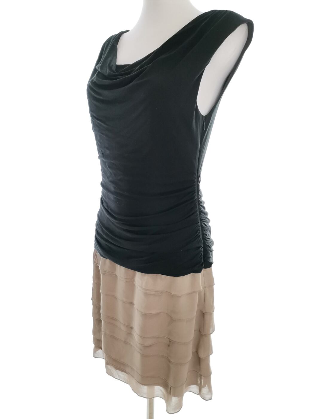 Coast Rozmiar 10 (38) Kolor Czarny Drapowany dekolt Sukienka Bodycon Bezrękawnik Do Kolan Materiał Wiskoza Coast Rozmiar 10 (38) Kolor Czarny Drapowany dekolt Sukienka Bodycon Bezrękawnik Do Kolan Materiał Wiskoza