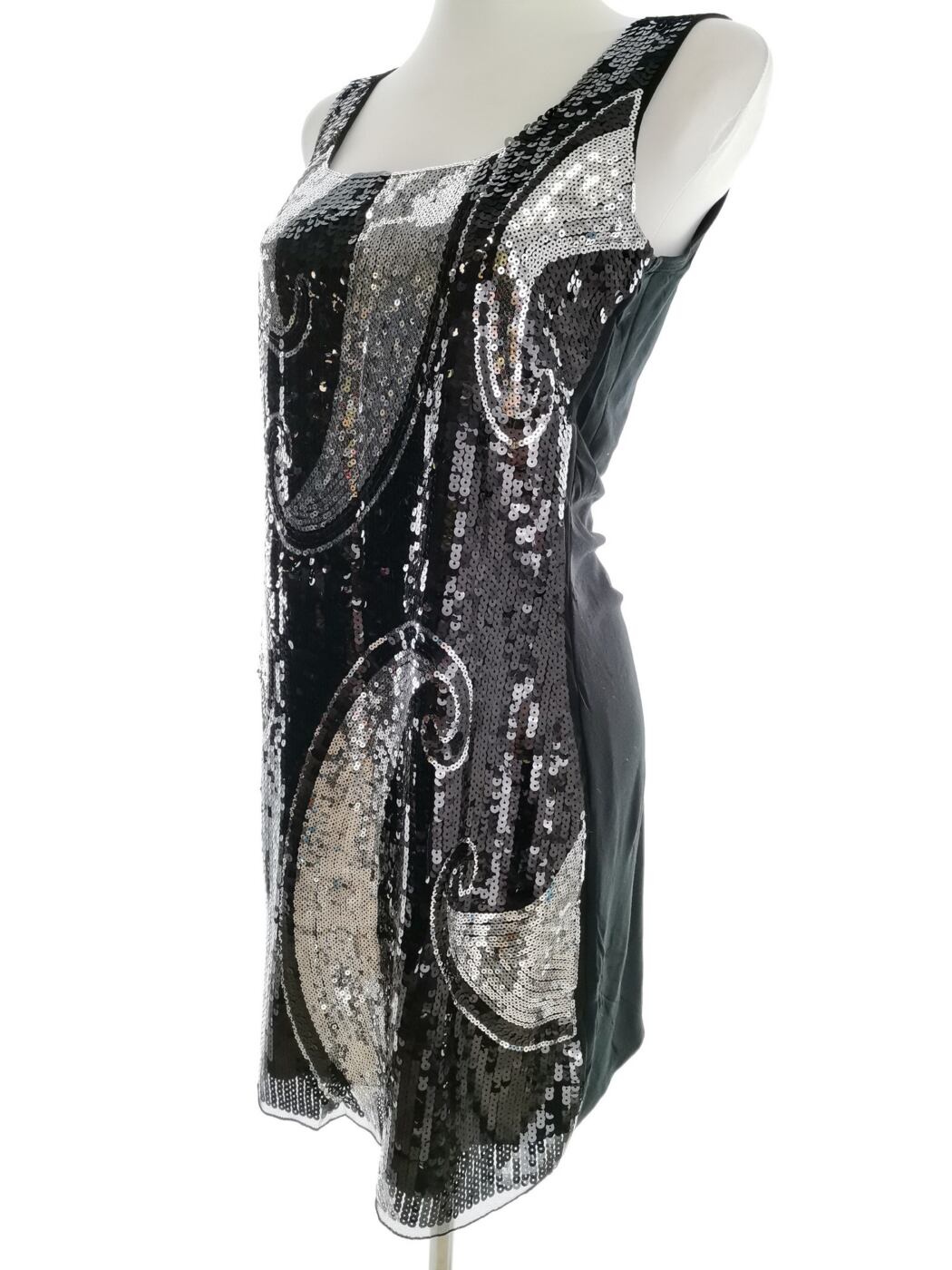 One two Rozmiar M Kolor Czarny Kwadratowy dekolt Sukienka Bodycon Bezrękawnik Do Kolan Materiał Wiskoza One two Rozmiar M Kolor Czarny Kwadratowy dekolt Sukienka Bodycon Bezrękawnik Do Kolan Materiał Wiskoza