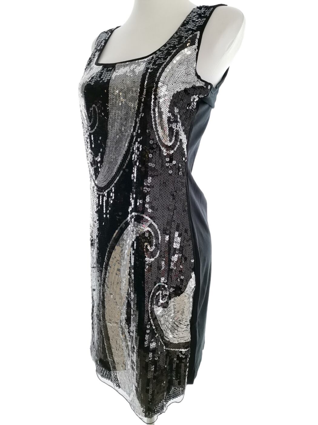 One two Rozmiar M Kolor Czarny Kwadratowy dekolt Sukienka Bodycon Bezrękawnik Do Kolan Materiał Wiskoza