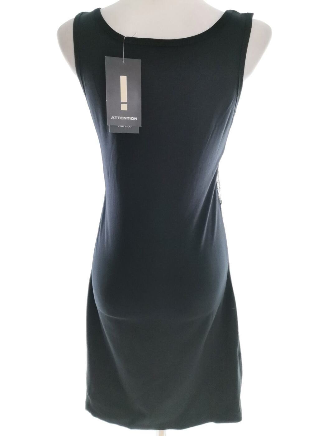 One two Rozmiar M Kolor Czarny Kwadratowy dekolt Sukienka Bodycon Bezrękawnik Do Kolan Materiał Wiskoza