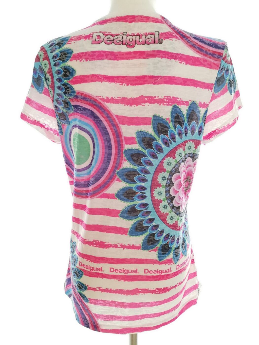 IMG_20210331_111709.jpg DESIGUAL Rozmiar XXL (38-40) Kolor Kolorowa Pasy Okrągły dekolt Bluzka Krótki rękaw Materiał Bawełna
