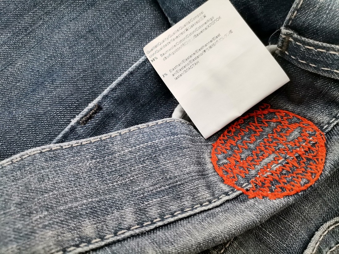 IMG_20210407_144207.jpg Hugo Boss Rozmiar W26 L32 Kolor Niebieski Spodnie Jeansy Materiał Bawełna