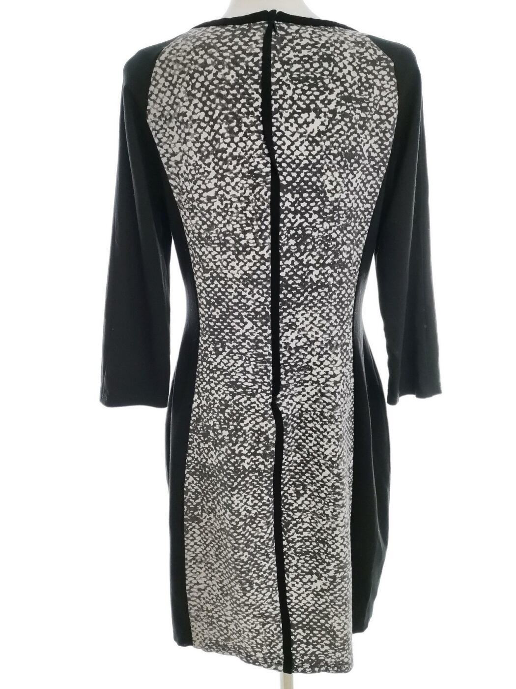 Karen MILLEN Rozmiar 14 (42) Kolor Czarny W łódkę Sukienka Ołówkowa Rękaw 3/4 Do Kolan Materiał Wiskoza Karen MILLEN Rozmiar 14 (42) Kolor Czarny W łódkę Sukienka Ołówkowa Rękaw 3/4 Do Kolan Materiał Wiskoza