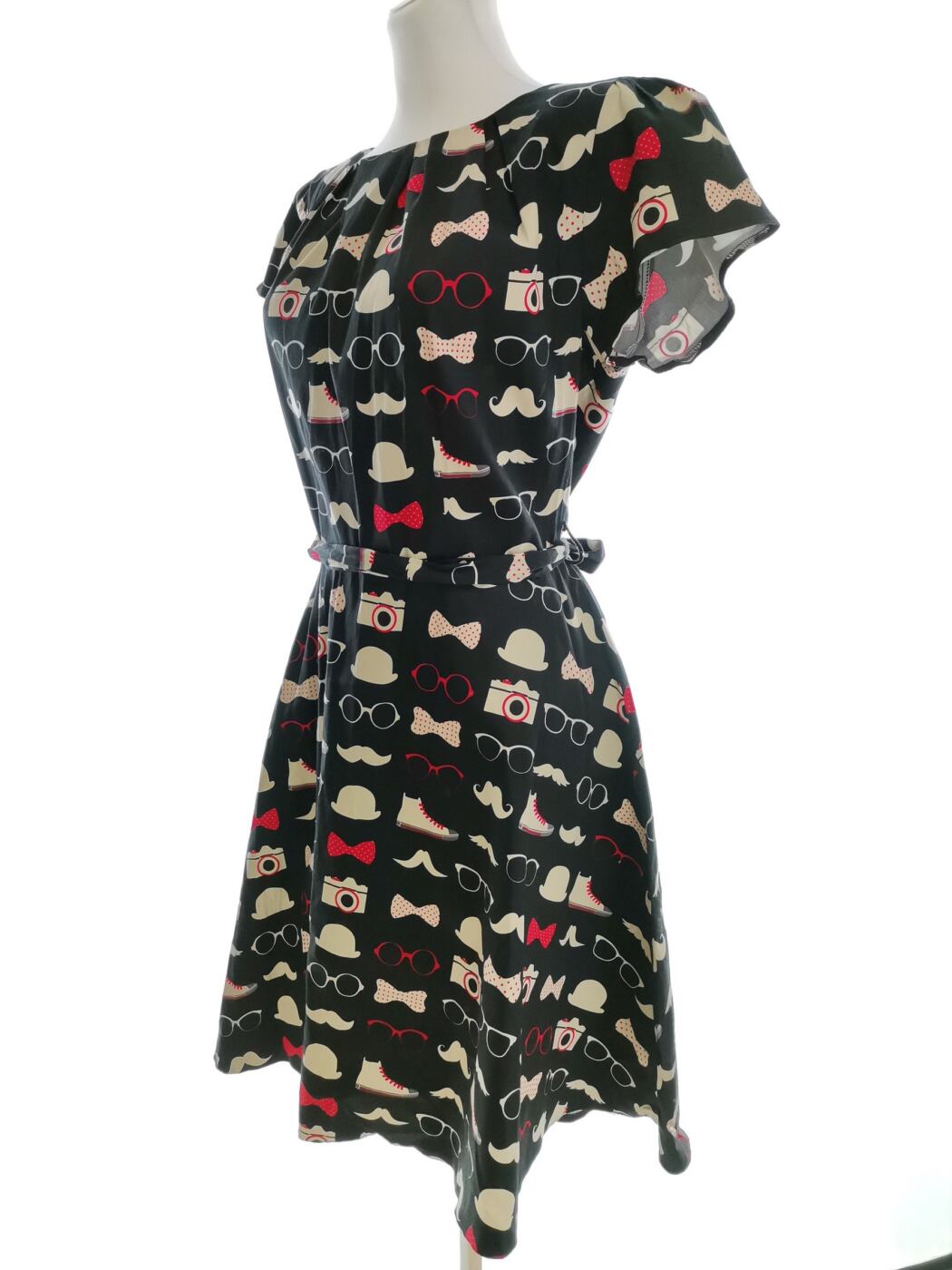 Lady Vintage Rozmiar 16 (44) Kolor Czarny Okrągły dekolt Sukienka A-Line Krótki rękaw Do Kolan Materiał Bawełna Lady Vintage Rozmiar 16 (44) Kolor Czarny Okrągły dekolt Sukienka A-Line Krótki rękaw Do Kolan Materiał Bawełna