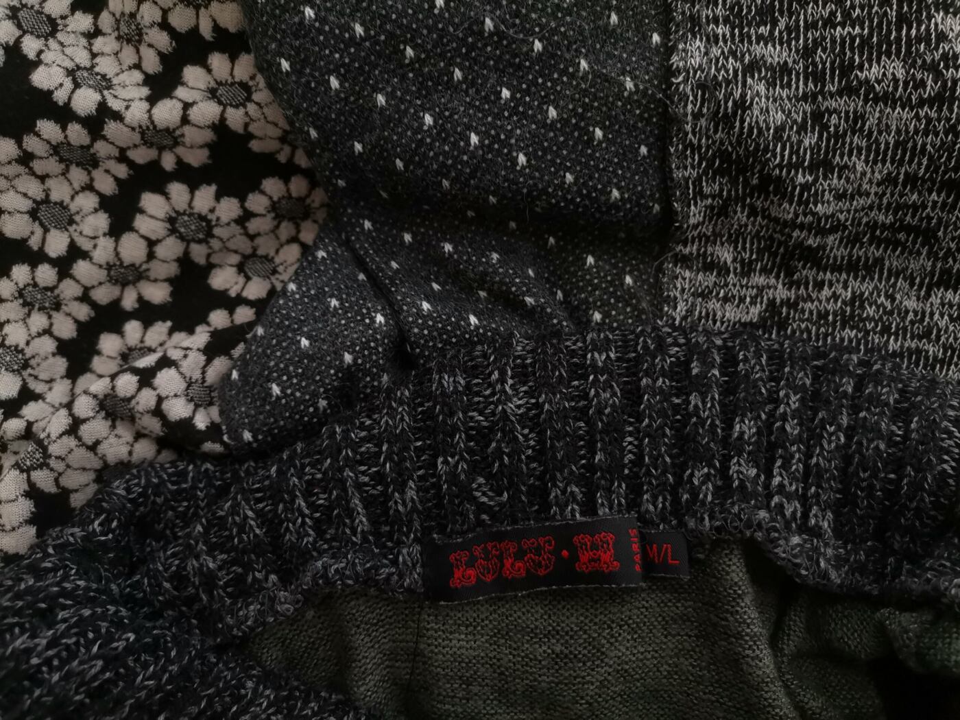 LULU - H Rozmiar M/L Kolor Szary Golf Sukienka Sweterkowa Bezrękawnik Do Kolan Materiał Akryl LULU - H Rozmiar M/L Kolor Szary Golf Sukienka Sweterkowa Bezrękawnik Do Kolan Materiał Akryl