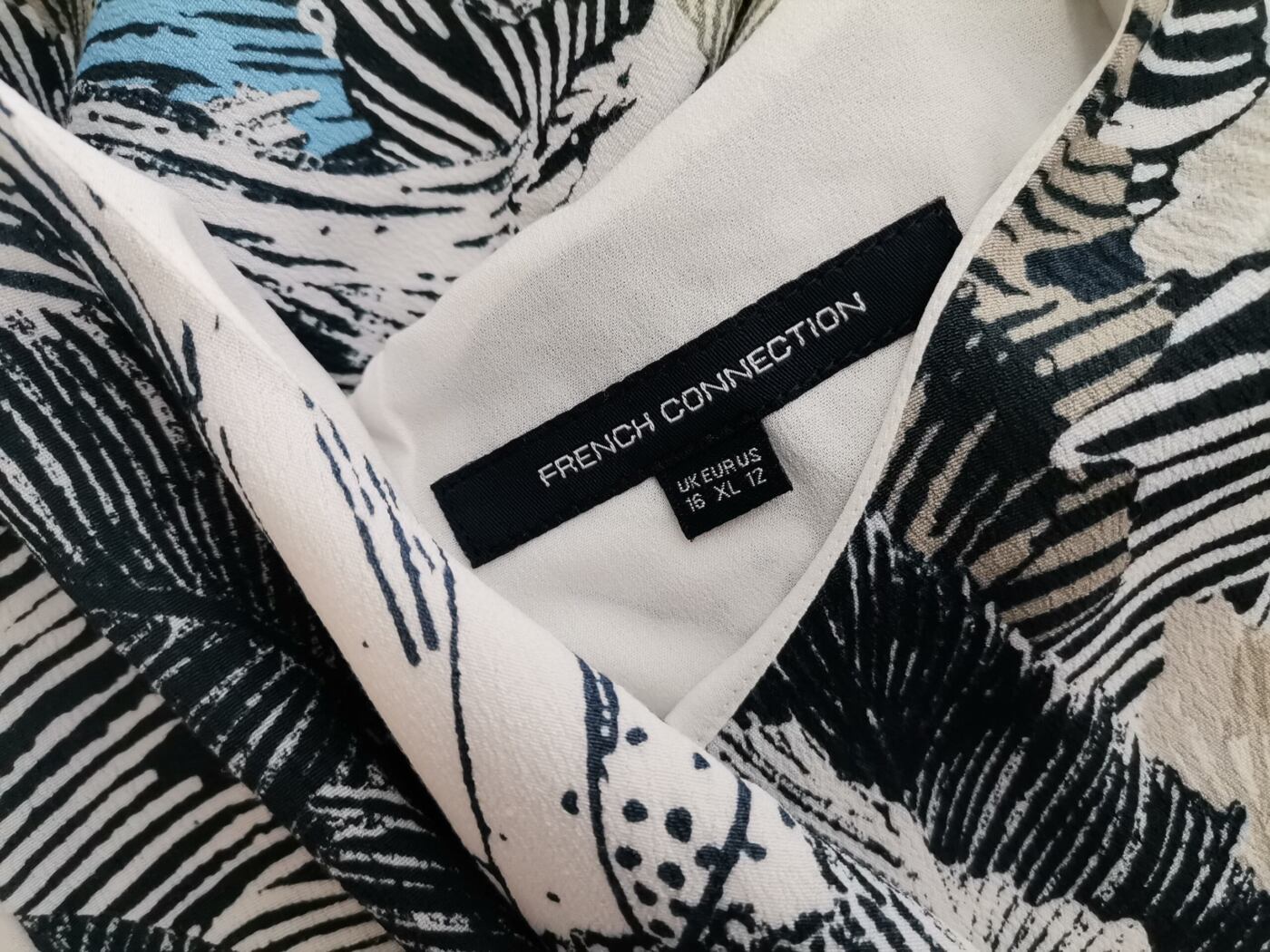 French connection Rozmiar XL Kolor Biały Okrągły dekolt Sukienka Sheath Bezrękawnik Do Kolan French connection Rozmiar XL Kolor Biały Okrągły dekolt Sukienka Sheath Bezrękawnik Do Kolan