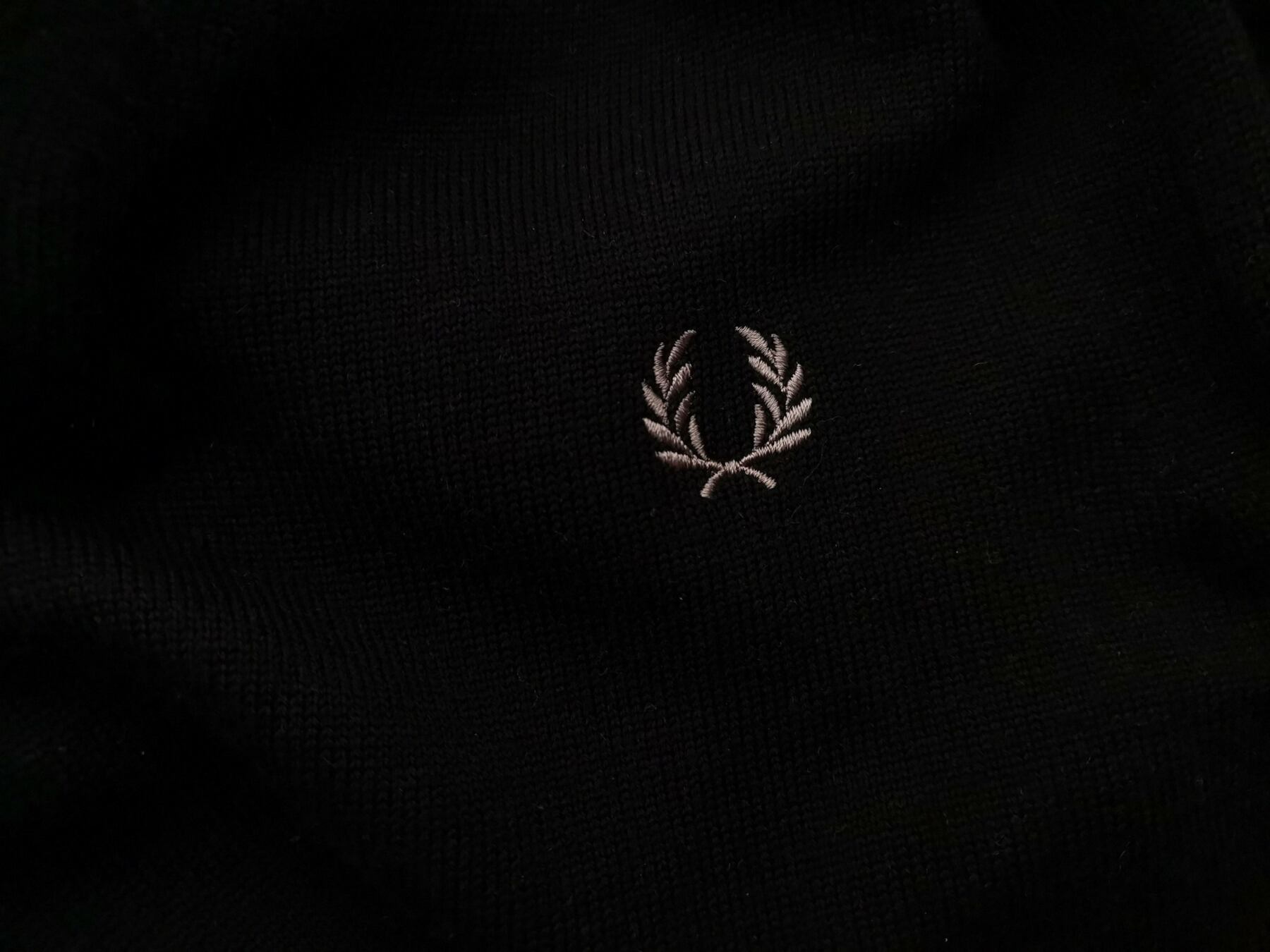 IMG_20210419_093247.jpg Fred Perry Rozmiar S Kolor Czarny Męski Sweter Długi rękaw Materiał Wełna Merino