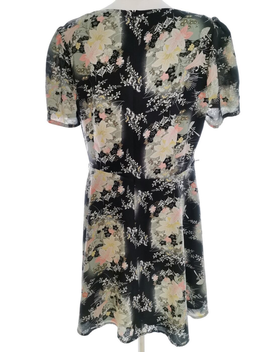 Oasis Rozmiar 16 (42) Kolor Czarny Okrągły dekolt Sukienka Sheath Krótki rękaw Do Kolan Oasis Rozmiar 16 (42) Kolor Czarny Okrągły dekolt Sukienka Sheath Krótki rękaw Do Kolan