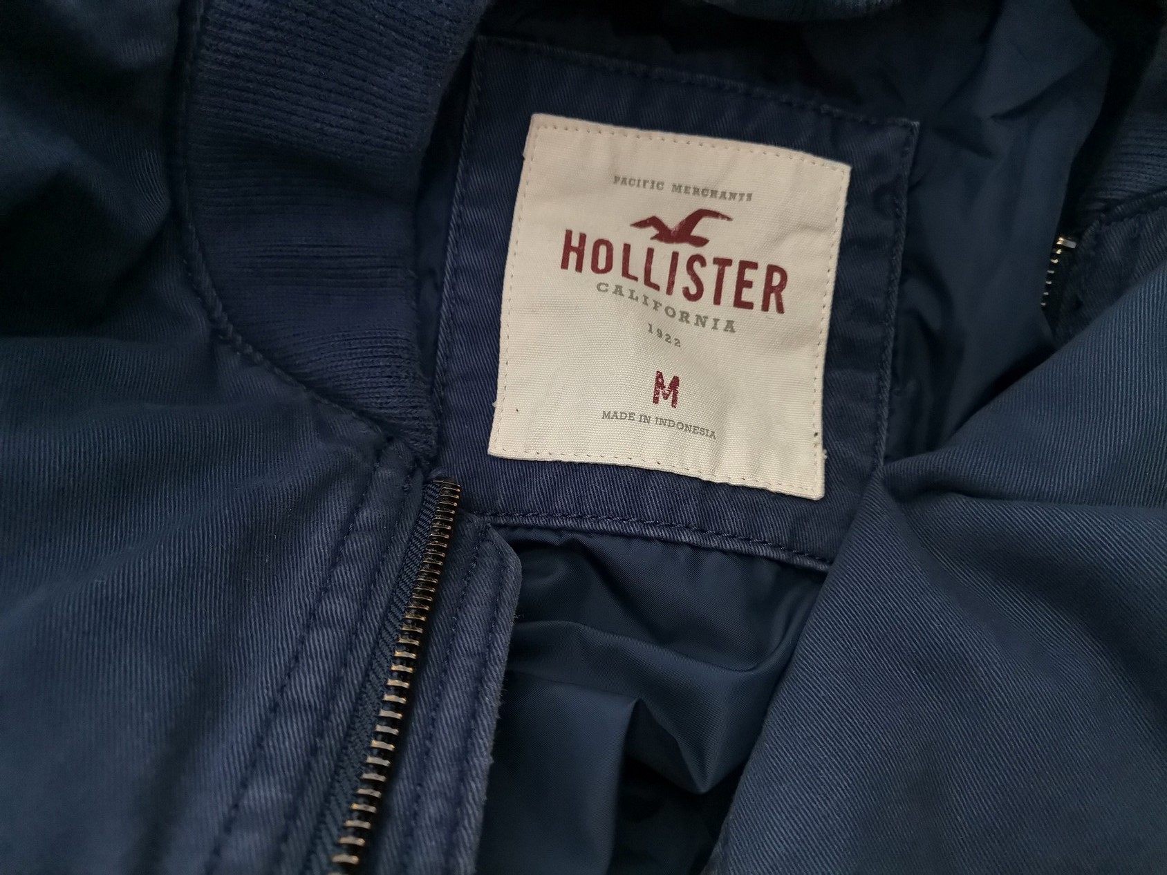 IMG_20210419_124812.jpg Hollister Rozmiar M Kolor Granatowy Kurtka męska Długi rękaw Materiał Bawełna 100%